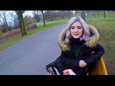 ❤️ Sväljer en främlings het sperma för pengar - avsugning i parken av Eva Elfie Hård porr at us ﹏